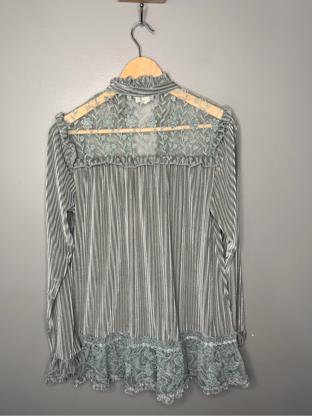 POL Lace Pleated Victorian Tunic - Picture 3 of 11